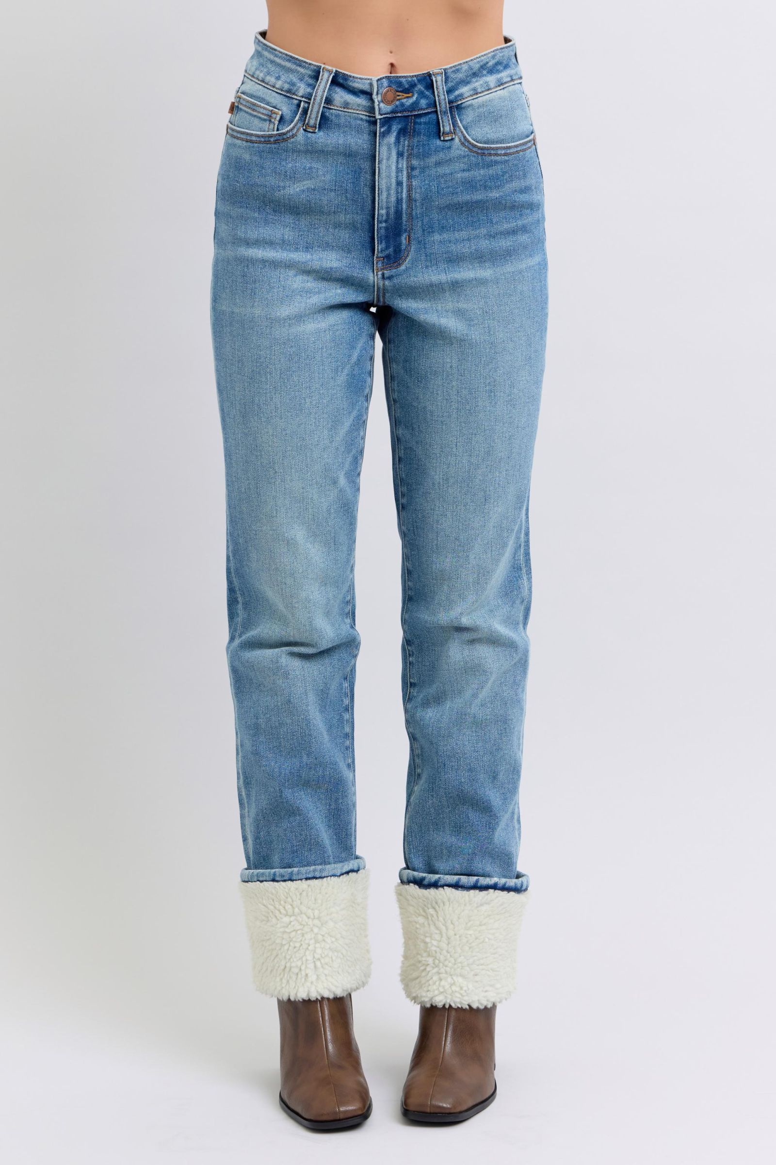 "Stylish and versatile Judy Blue Jeans 88890 for casual and chic outfits"