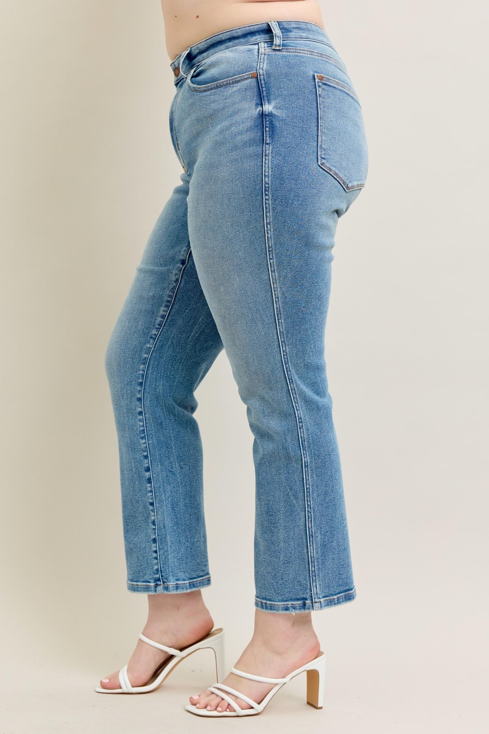High waist vintage straight jeans in light blue denim with a flattering fit.