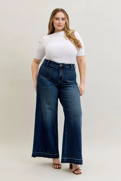 Plus size model wearing high waist Judy Blue Jeans 881046 palazzo wide-leg jeans with front patch pockets and soft stretch denim