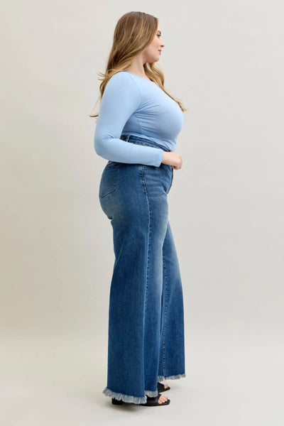 Plus size model wearing Judy Blue Jeans 881001 high waist straight-leg denim with button-fly and back welt pockets