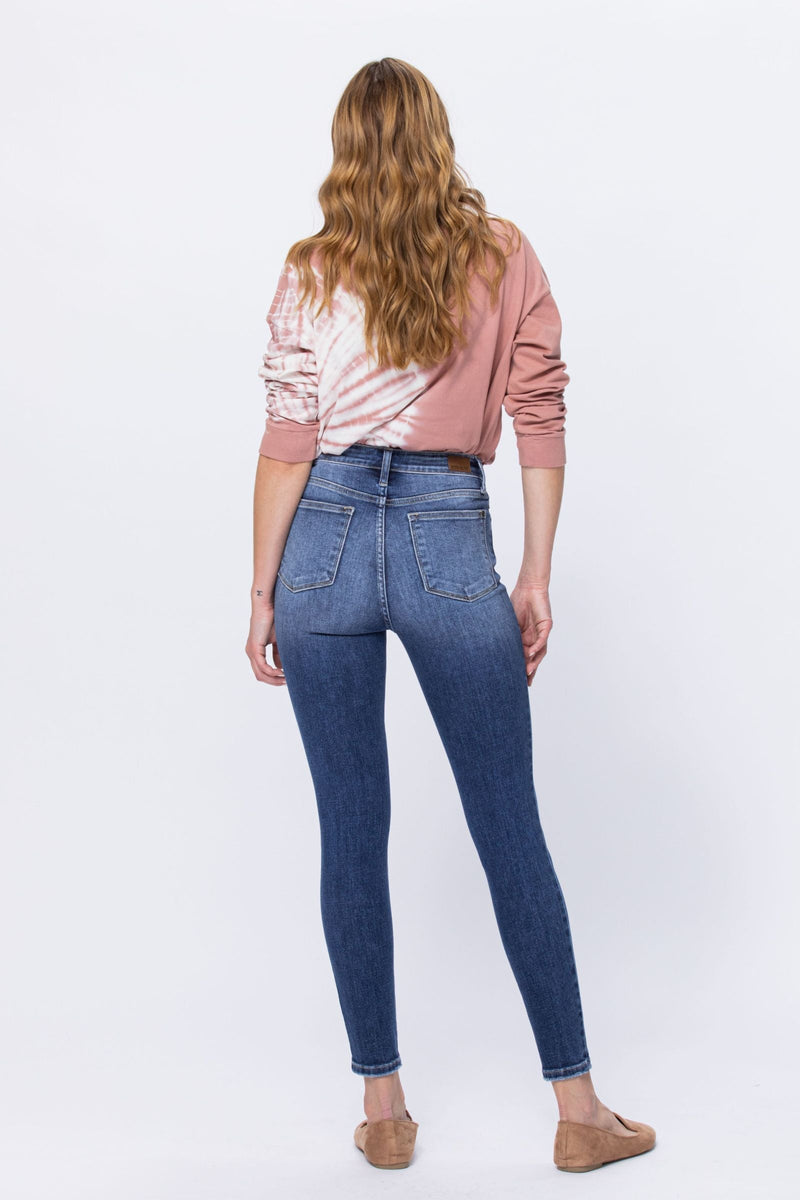 Woman wearing Judy Blue Jeans high rise button fly skinny jeans back view