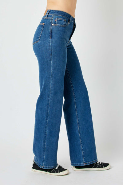 High waisted vintage wide leg Judy Blue Jeans in blue denim with 11-inch rise and 32.5-inch inseam