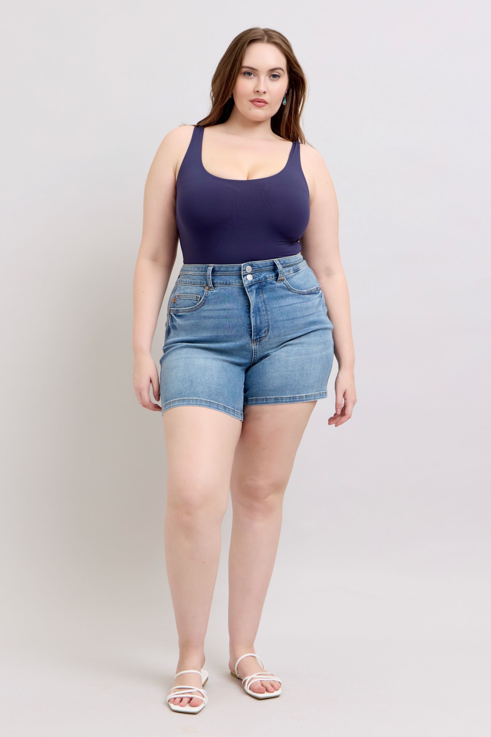 Highwaist tummy control denim shorts with a double waistband, shown on a model wearing size 1XL.