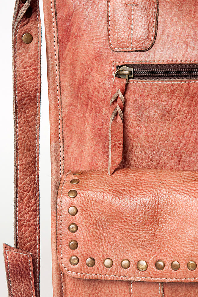 Rustic leather finish of the Mind Tote NMBG111E with studded detailing.