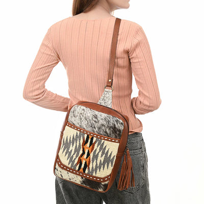 American Darling Sling ADBGA623 with hand woven wool saddle blanket, genuine leather, and adjustable strap.