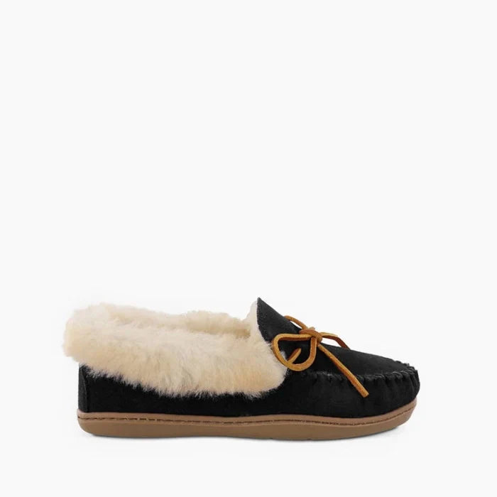 Minnetonka Alpine Sheepskin Moccasin with suede and plush lining.