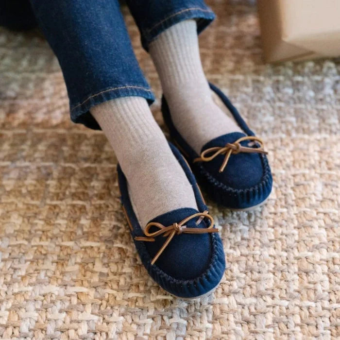 Pre Order Minnetonka CALLY SHOES with suede, sheepskin lining, and foldable collar.