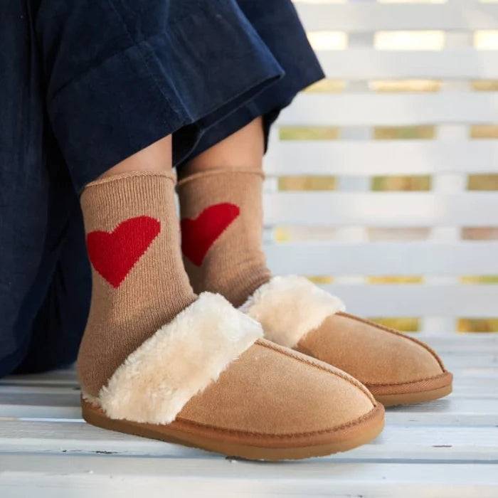 Minnetonka Chesney Shoes – Cozy Suede Slippers with Plush Lining and Durable EVA Sole.