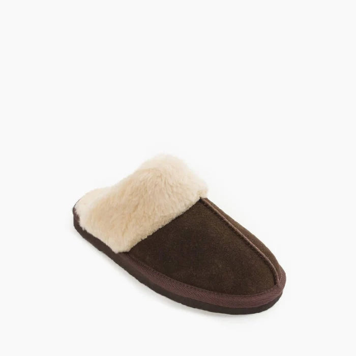 Cozy Minnetonka Chesney slippers with premium suede and plush lining on white background.