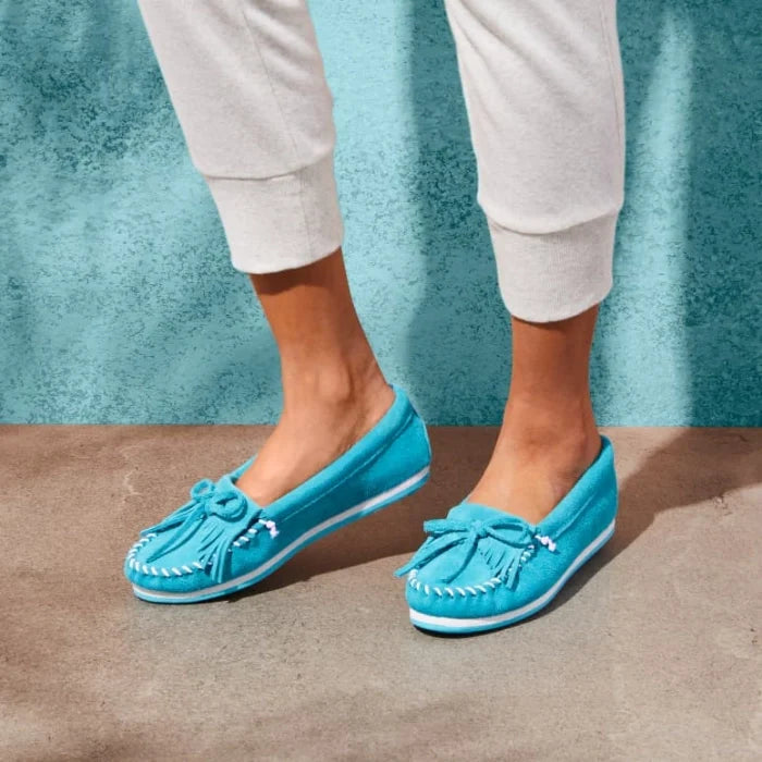 Minnetonka KILTY PLUS moccasins in vibrant blue suede, featuring a timeless design and enhanced comfort.