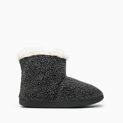 Cozy black Minnetonka Betty memory foam slippers with plush lining and durable rubber sole.