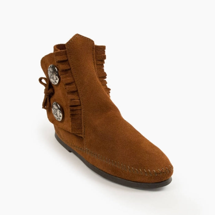 Minnetonka Two Button Boot for women in suede with decorative buttons and rubber sole.