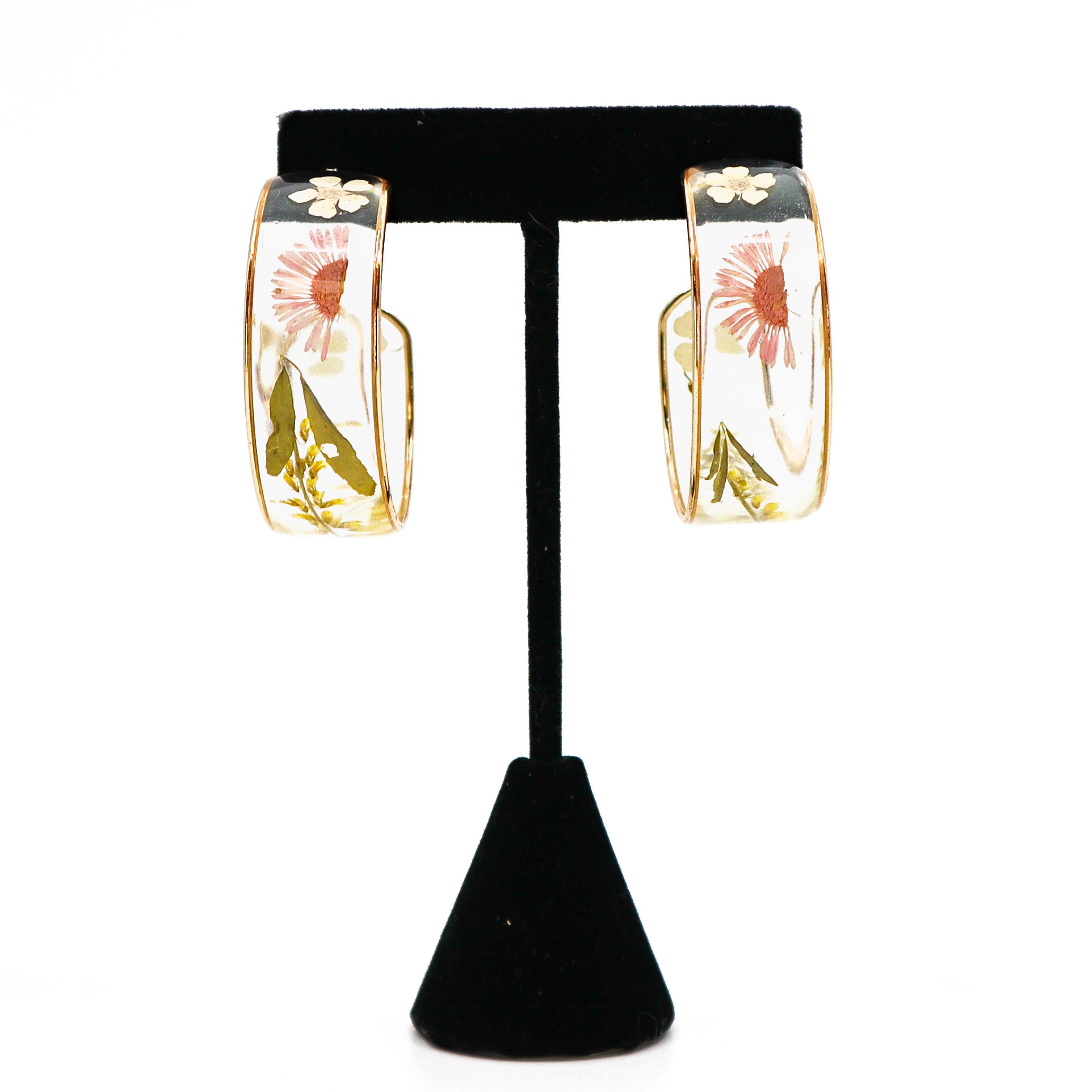 Dried Flower Hoop Earrings PSTPE54 with delicate dried flowers on gold hoops