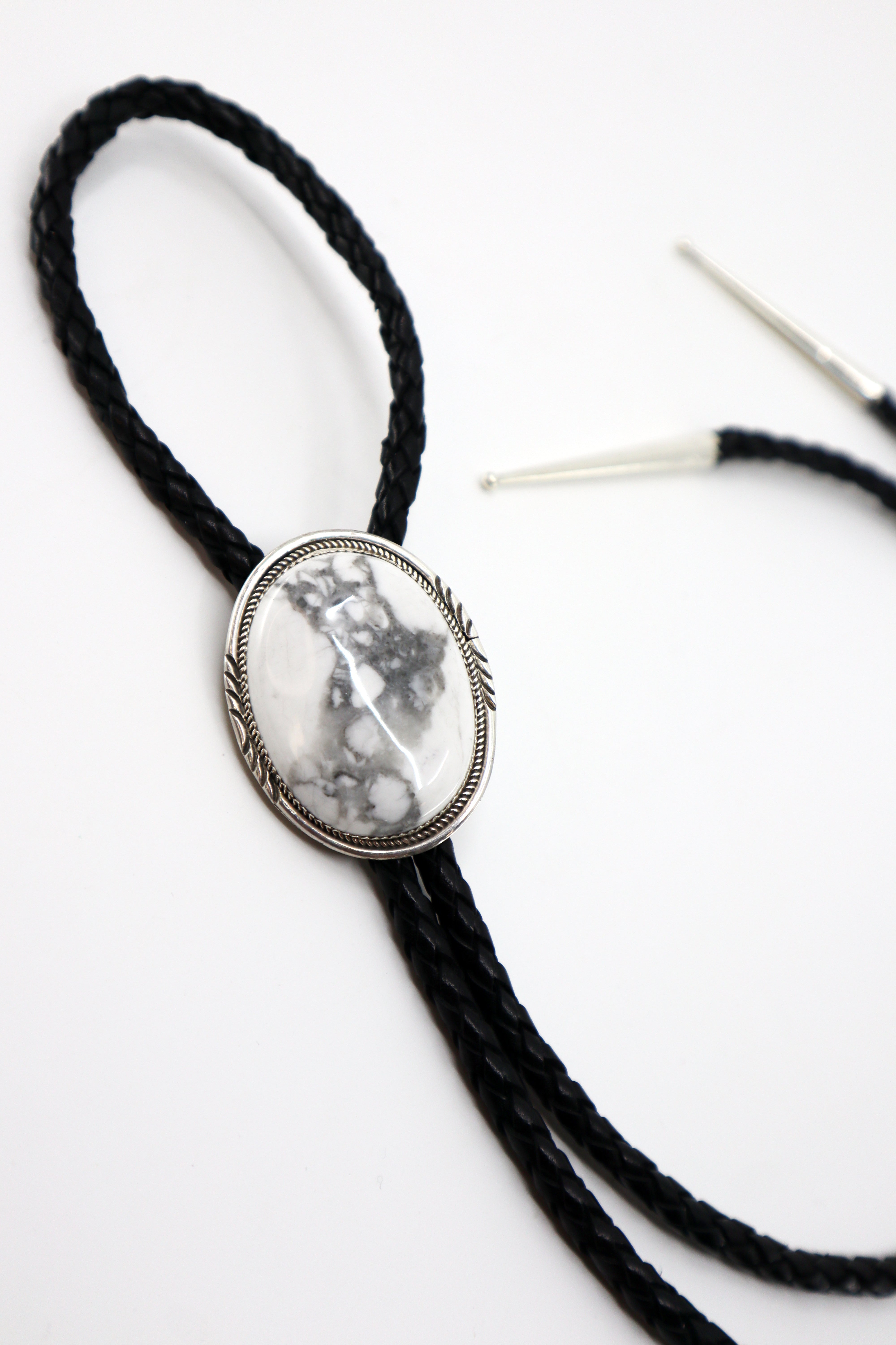 Howlite Bolo Tie PSTPBOLO02