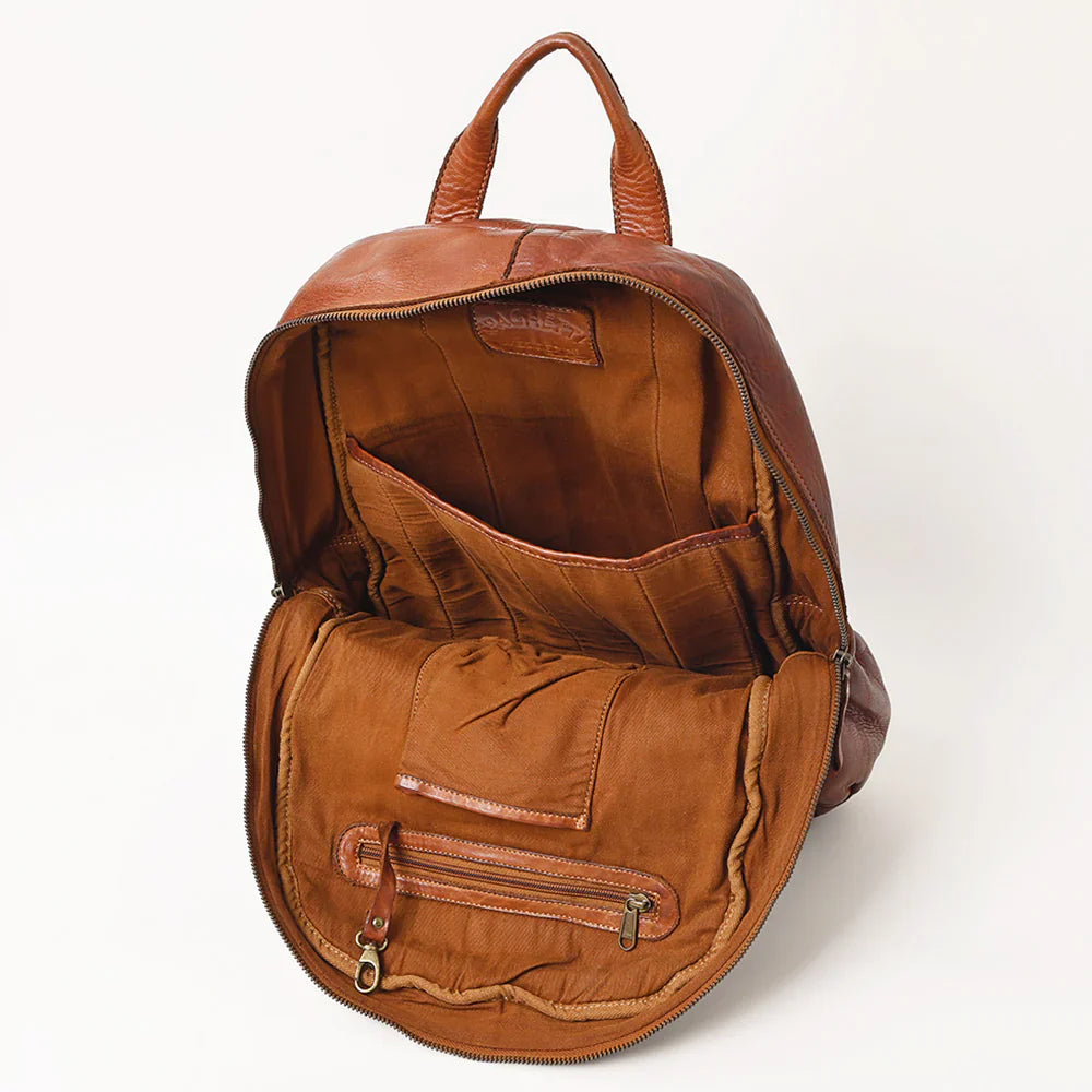 Spaghetti Western Backpack SWC414CG made from premium full-grain leather with adjustable straps and durable metal fittings.