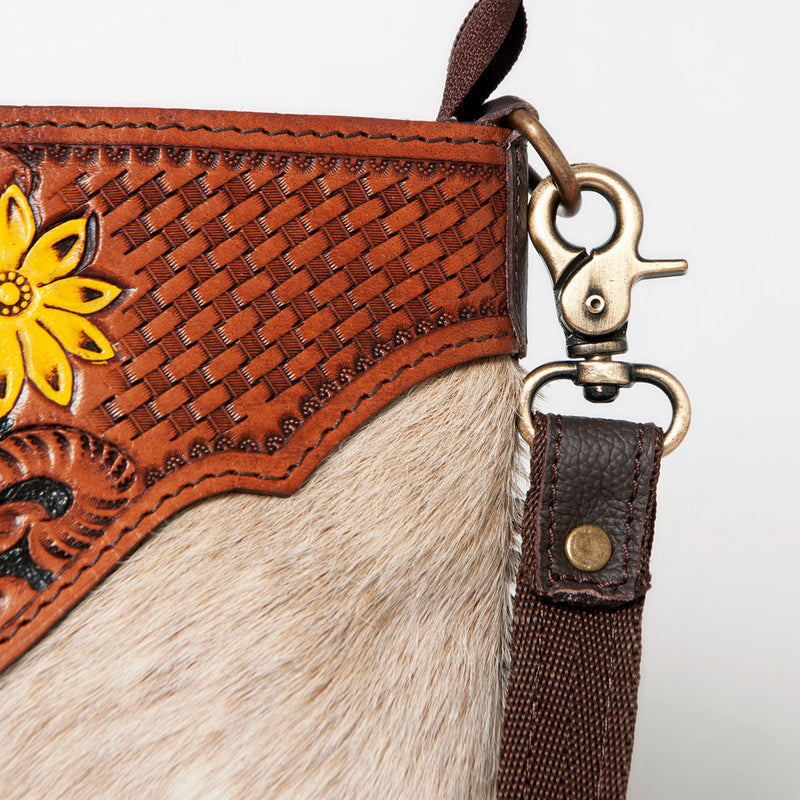 Ohlay Medium Crossbody Bag KBA117
